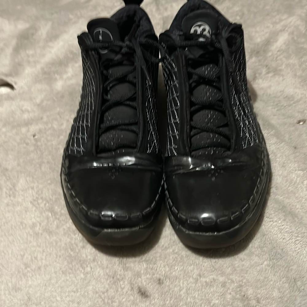 Basketball shoes